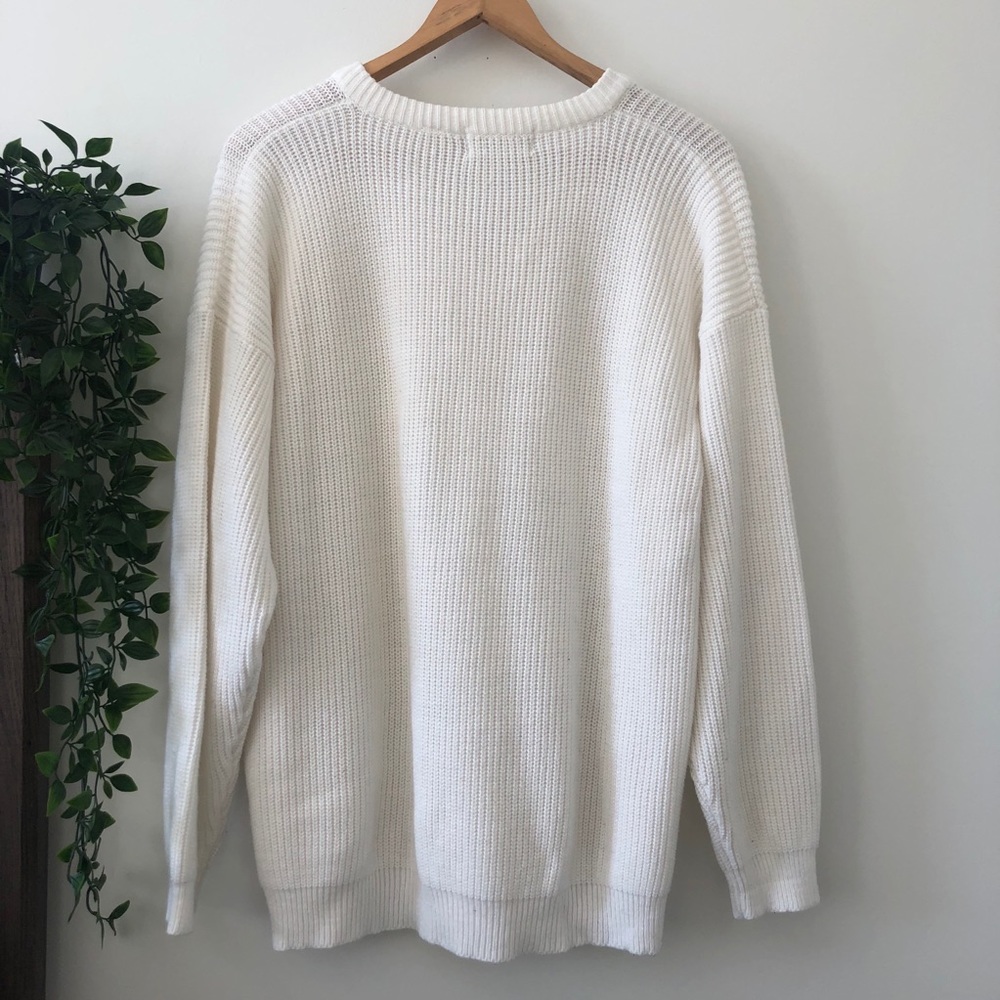❌SOLD❌Vintage White Knit Oversized Sweater - Picture 3 of 4